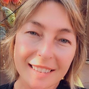 Meet your Posher, Lorie